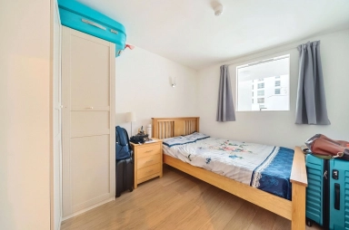 Prestons Road, Blackwall - E14 view 7