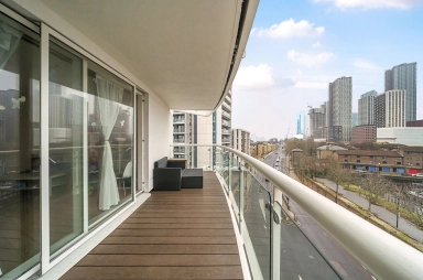 Prestons Road, Blackwall - E14 view 15