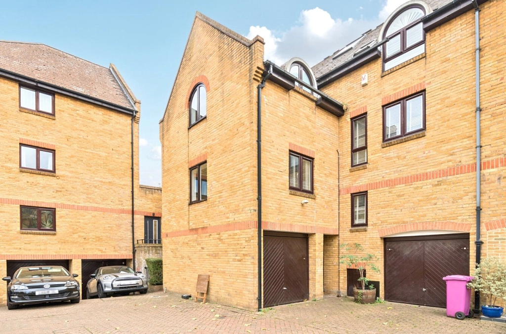 5 bedrooms houses for sale in Waveney Close, Wapping - E1W view 1
