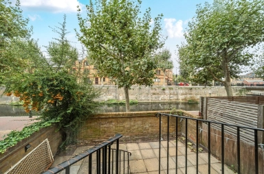Waveney Close, Wapping - E1W view 3