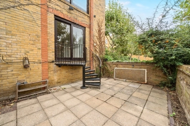 Waveney Close, Wapping - E1W view 4