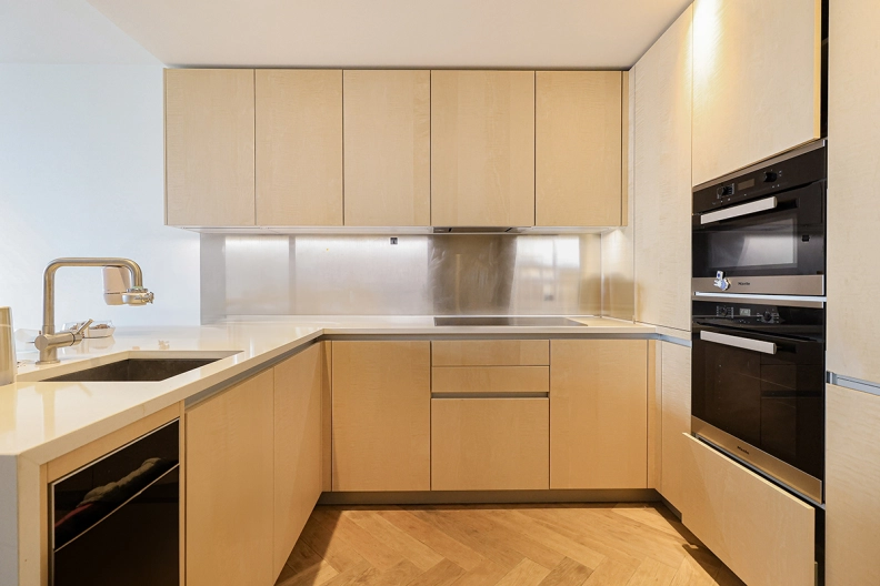 1 bedroom apartments/flats to sale in Shoreditch High Street, Shoreditch-image 3