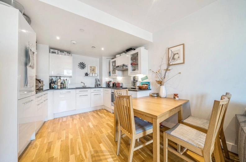 2 bedrooms apartments/flats to sale in Dominion Walk, Blackwall-image 15