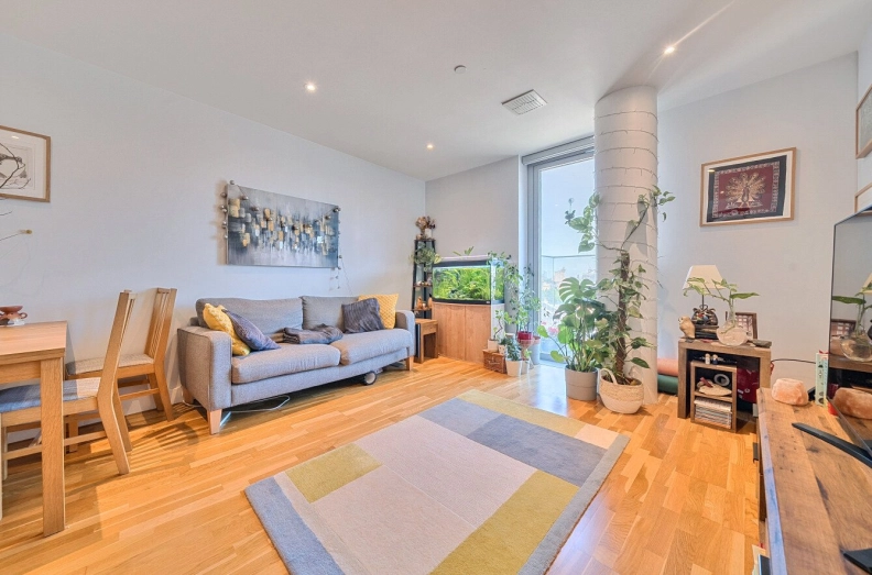 2 bedrooms apartments/flats to sale in Dominion Walk, Blackwall-image 2