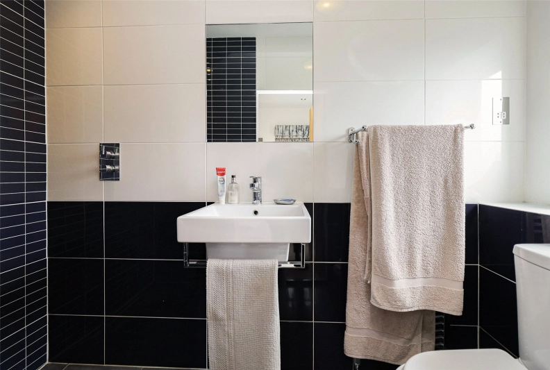 4 bedrooms houses to sale in Thomas More Street, Wapping-image 25