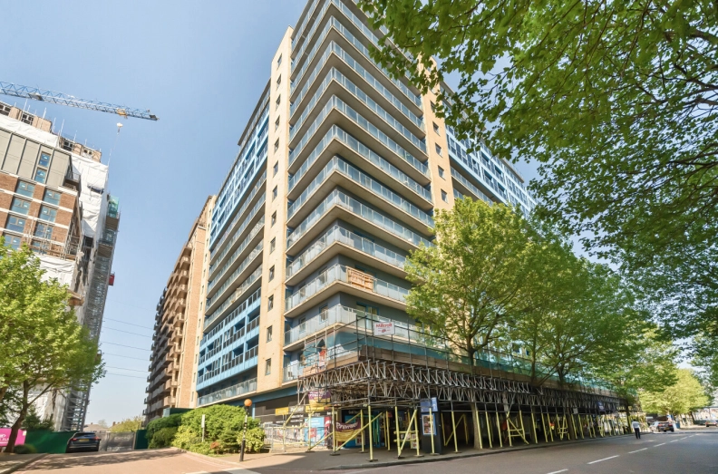 2 bedrooms apartments/flats to sale in Western Gateway, Plaistow-image 1