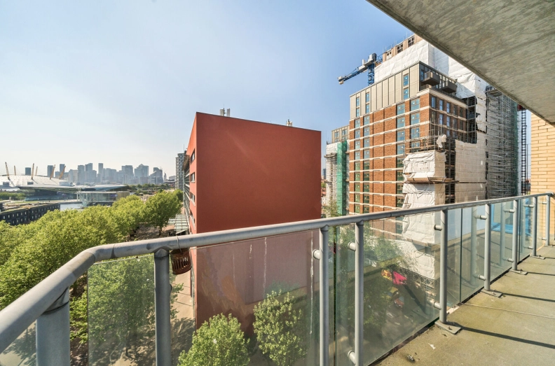 2 bedrooms apartments/flats to sale in Western Gateway, Plaistow-image 2