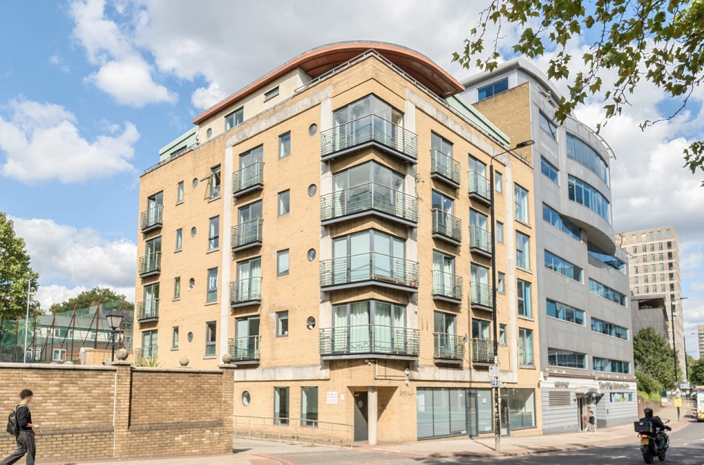 2 bedrooms apartments/flats for sale in East Smithfield, Tower Hill - E1W view 20