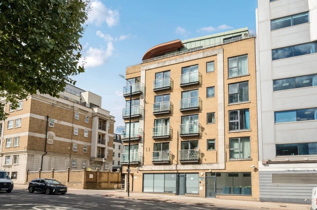2 bedrooms apartments/flats for sale in East Smithfield, Tower Hill - E1W view 21