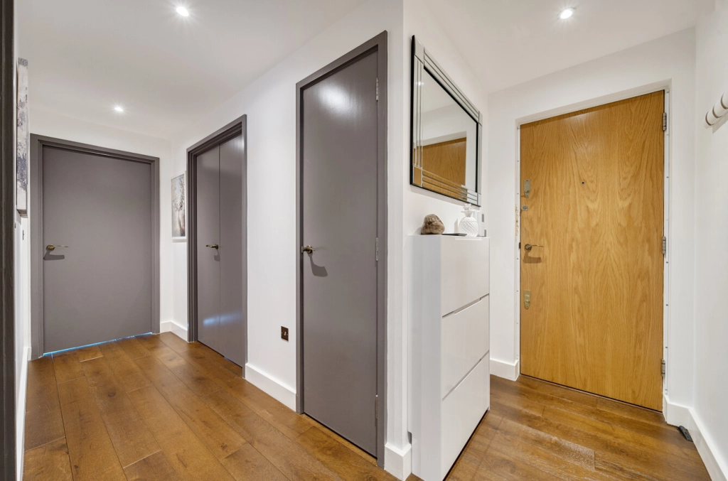 2 bedrooms apartments/flats for sale in East Smithfield, Tower Hill - E1W view 14
