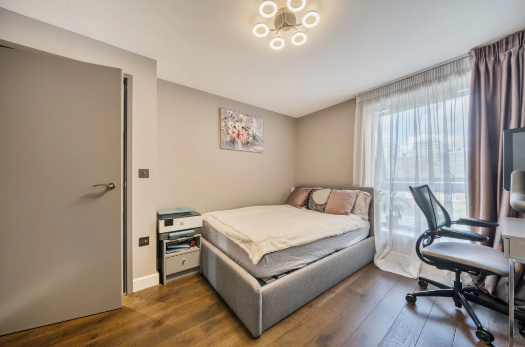 2 bedrooms apartments/flats for sale in East Smithfield, Tower Hill - E1W view 7