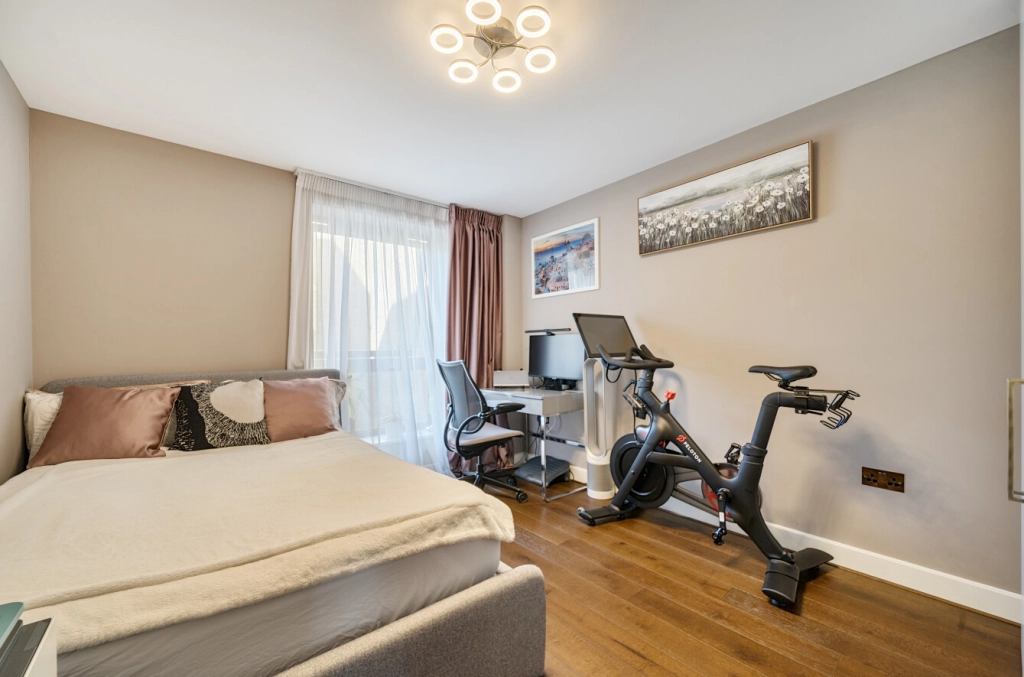 2 bedrooms apartments/flats for sale in East Smithfield, Tower Hill - E1W view 18