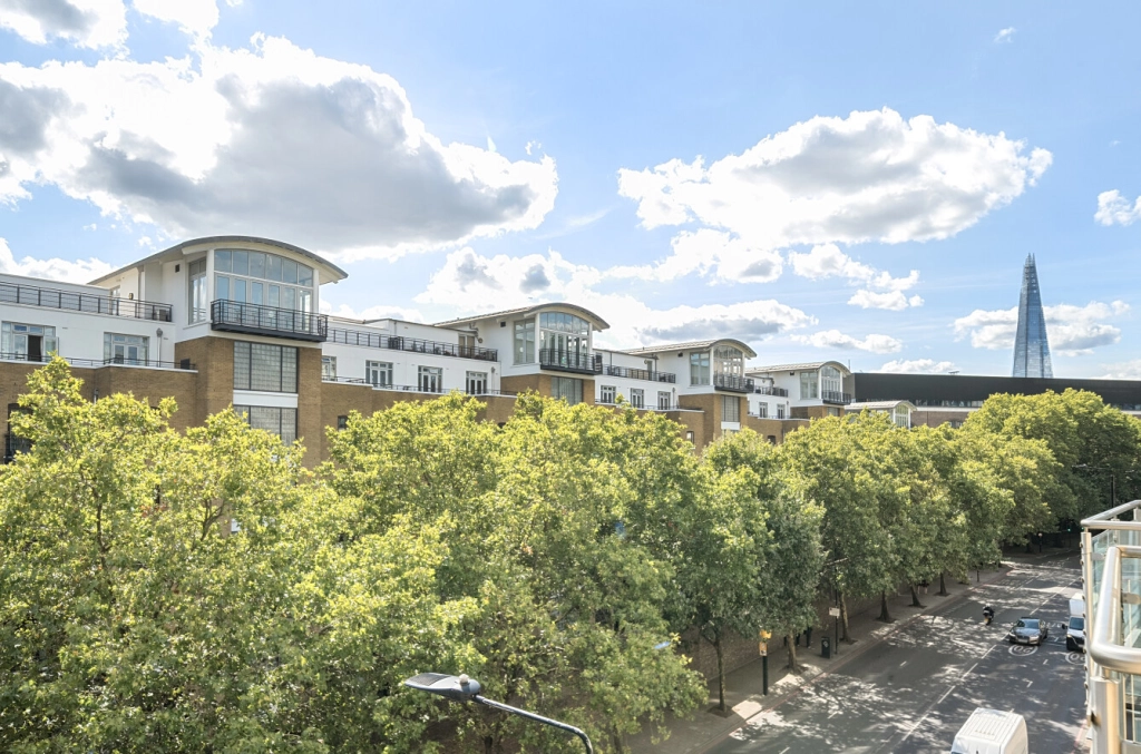 2 bedrooms apartments/flats for sale in East Smithfield, Tower Hill - E1W view 10