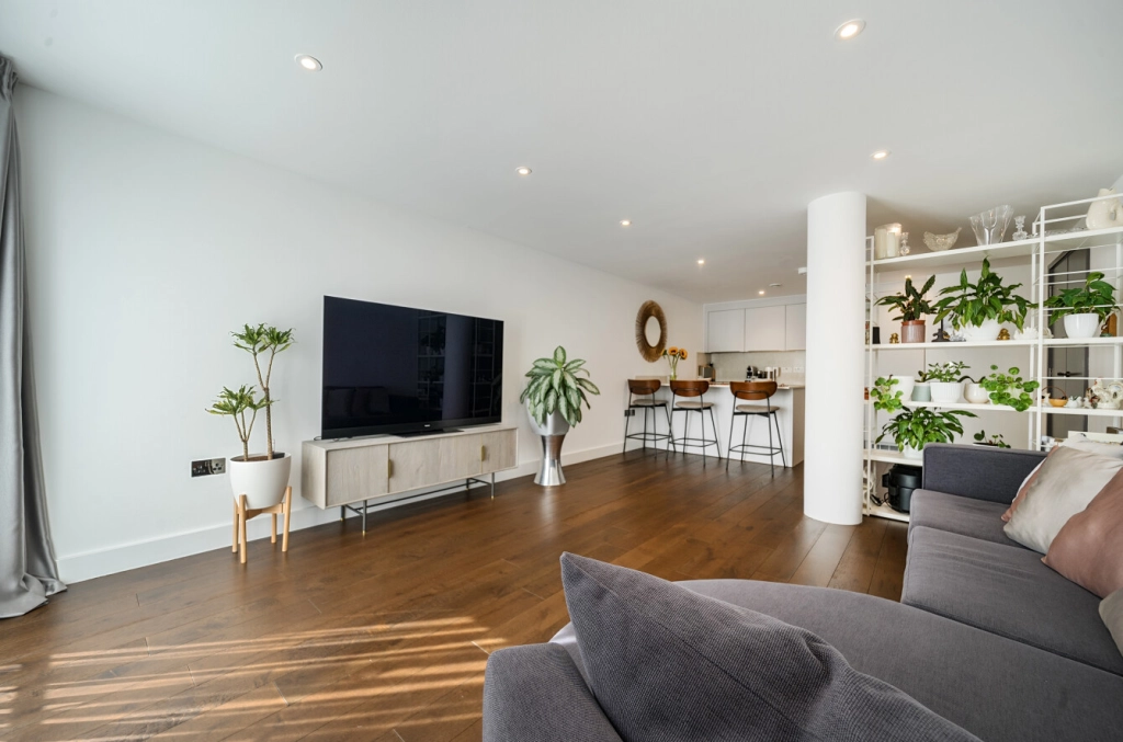 2 bedrooms apartments/flats for sale in East Smithfield, Tower Hill - E1W view 2