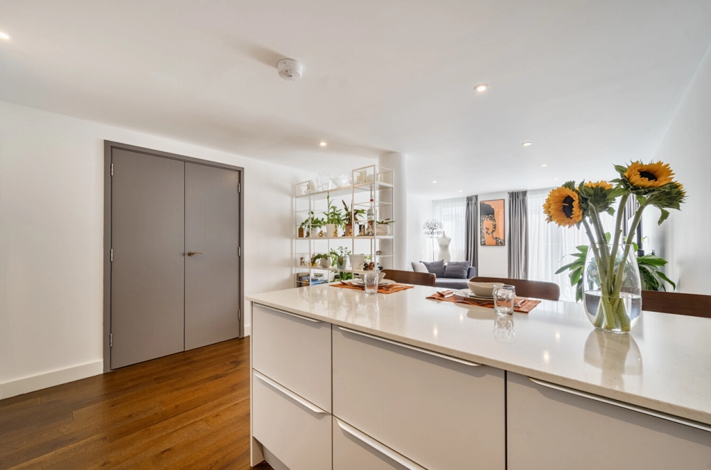 2 bedrooms apartments/flats for sale in East Smithfield, Tower Hill - E1W view 12