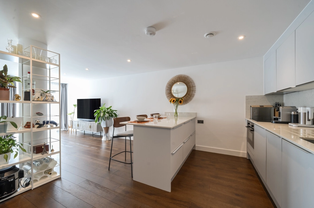 2 bedrooms apartments/flats for sale in East Smithfield, Tower Hill - E1W view 4
