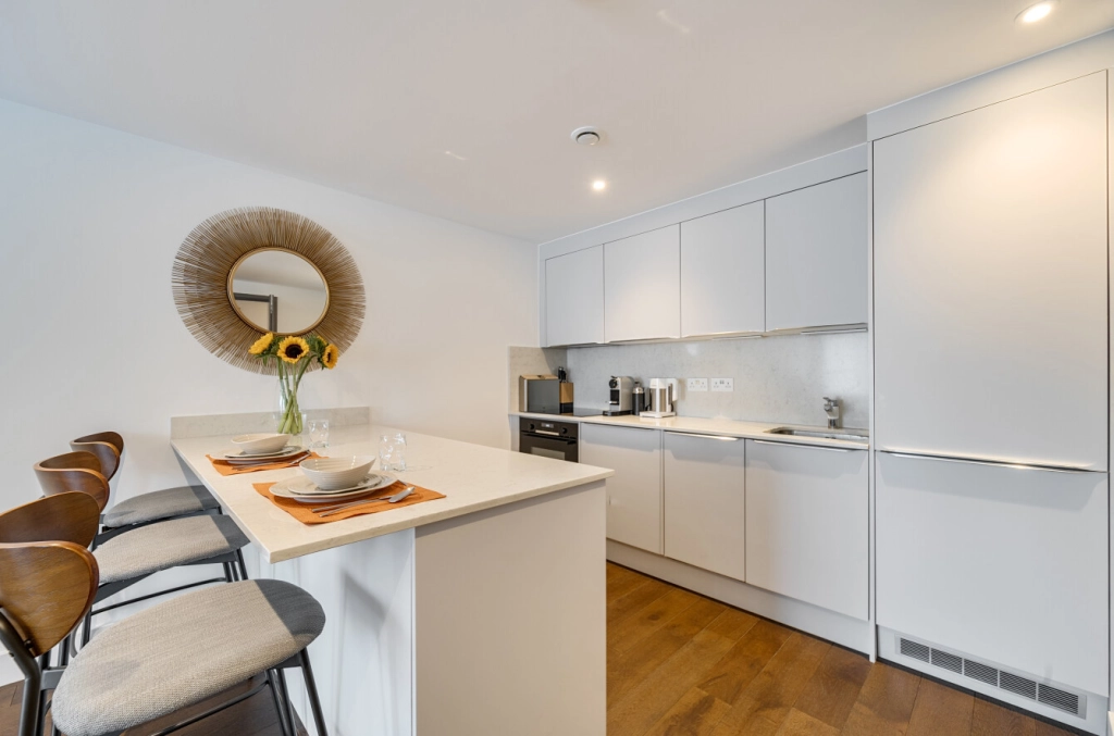 2 bedrooms apartments/flats for sale in East Smithfield, Tower Hill - E1W view 5