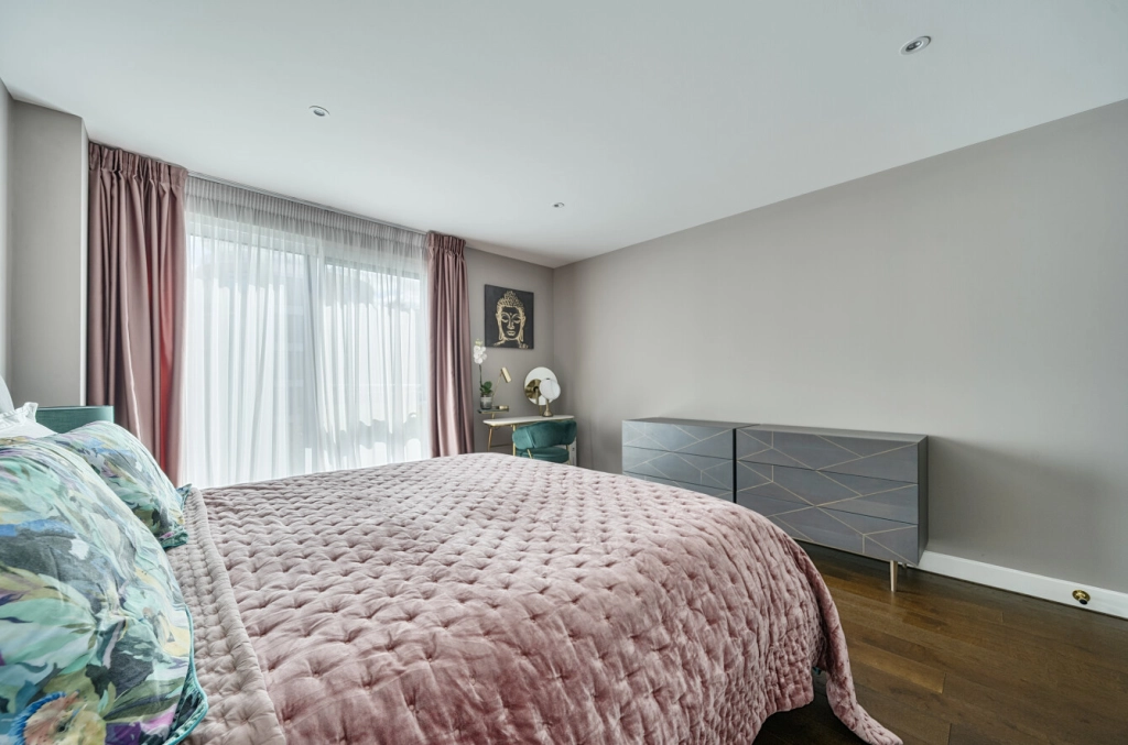 2 bedrooms apartments/flats for sale in East Smithfield, Tower Hill - E1W view 17