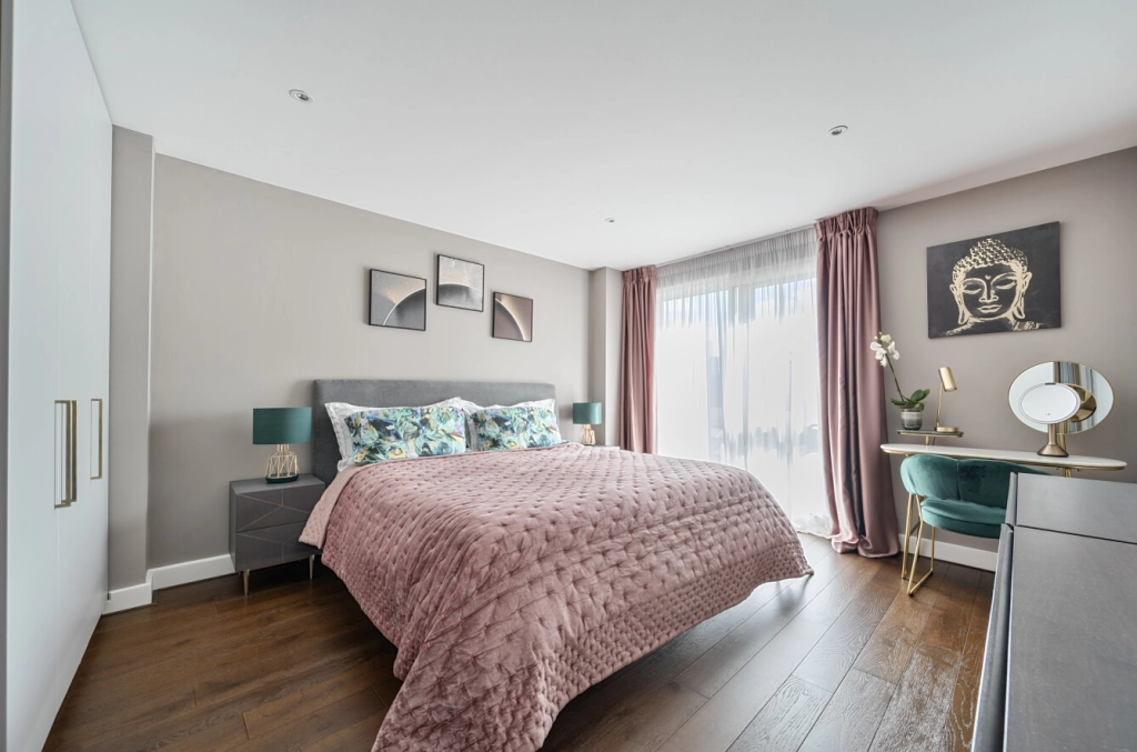 2 bedrooms apartments/flats for sale in East Smithfield, Tower Hill - E1W view 6