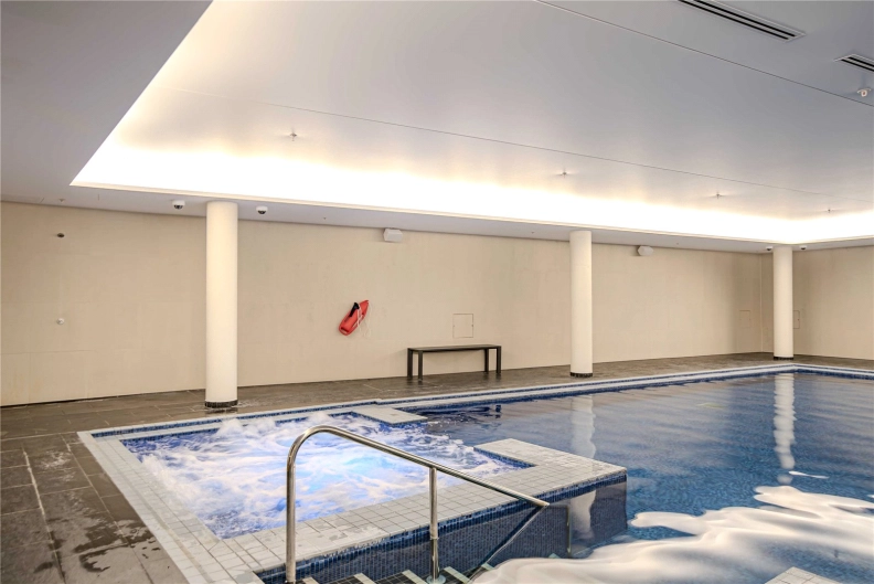 1 bedroom apartments/flats to sale in Lincoln Plaza, South Quay-image 19