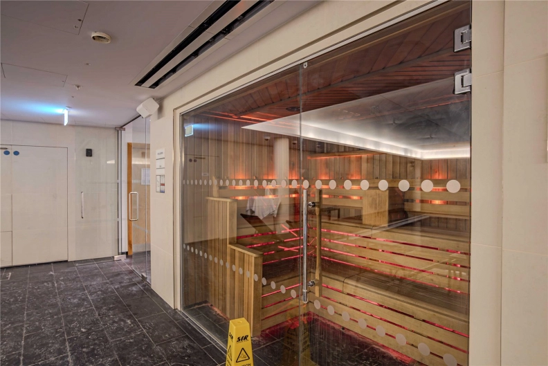 1 bedroom apartments/flats to sale in Lincoln Plaza, South Quay-image 23