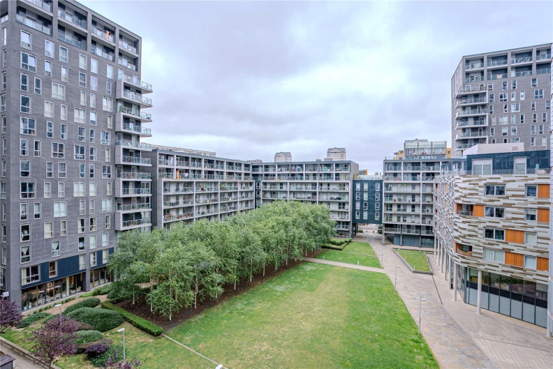 1 bedroom apartments/flats to sale in Lincoln Plaza, South Quay-image 18