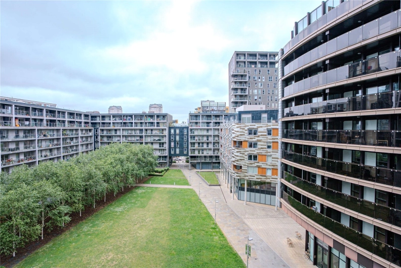 1 bedroom apartments/flats to sale in Lincoln Plaza, South Quay-image 17