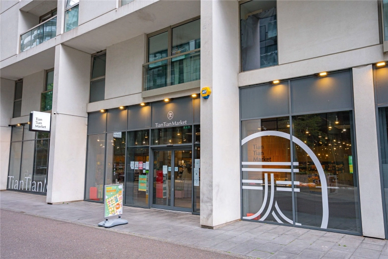 1 bedroom apartments/flats to sale in Lincoln Plaza, South Quay-image 26