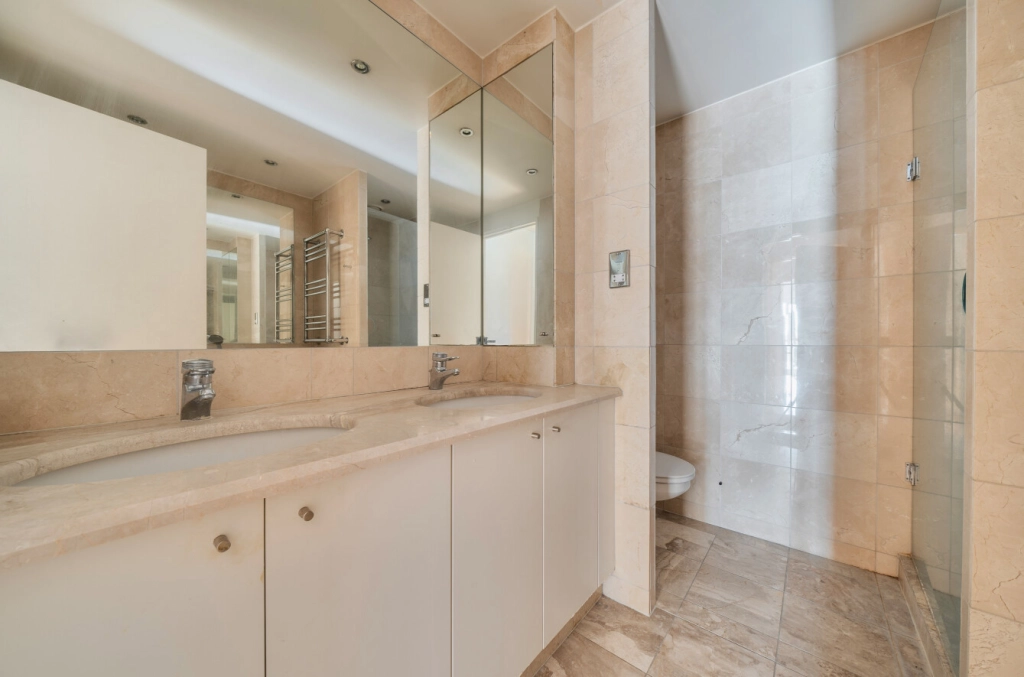 2 bedrooms apartments/flats for sale in Westferry Circus, Westferry - E14 view 17