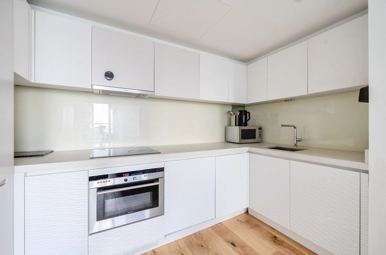 1 bedroom apartments/flats for sale in Pan Peninsula Square, South Quay - E14 view 5