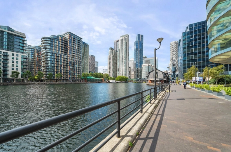 Studio apartments/flats for sale in Crossharbour Plaza, South Quay - E14 view 15
