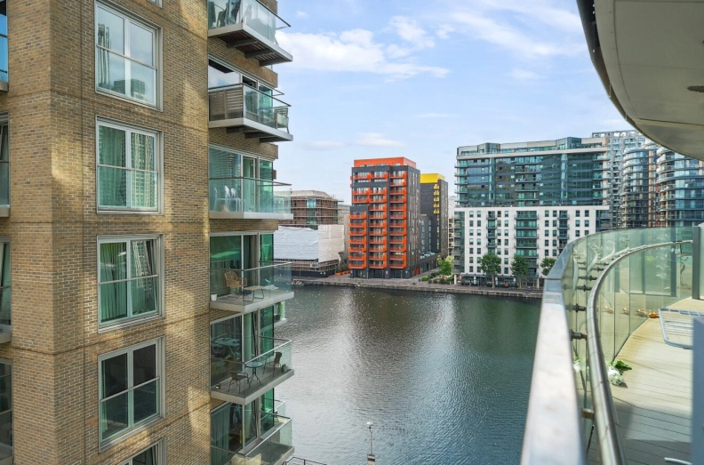 Studio apartments/flats for sale in Crossharbour Plaza, South Quay - E14 view 14