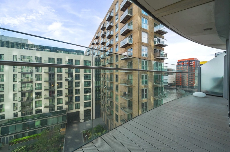 Studio apartments/flats for sale in Crossharbour Plaza, South Quay - E14 view 7
