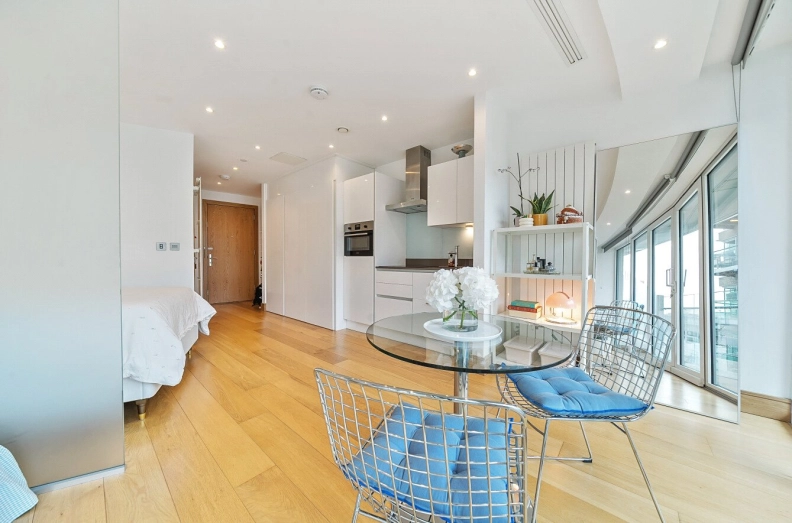 Studio apartments/flats for sale in Crossharbour Plaza, South Quay - E14 view 8