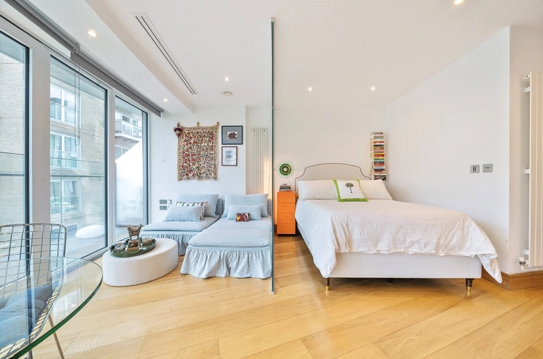 Studio apartments/flats for sale in Crossharbour Plaza, South Quay - E14 view 9