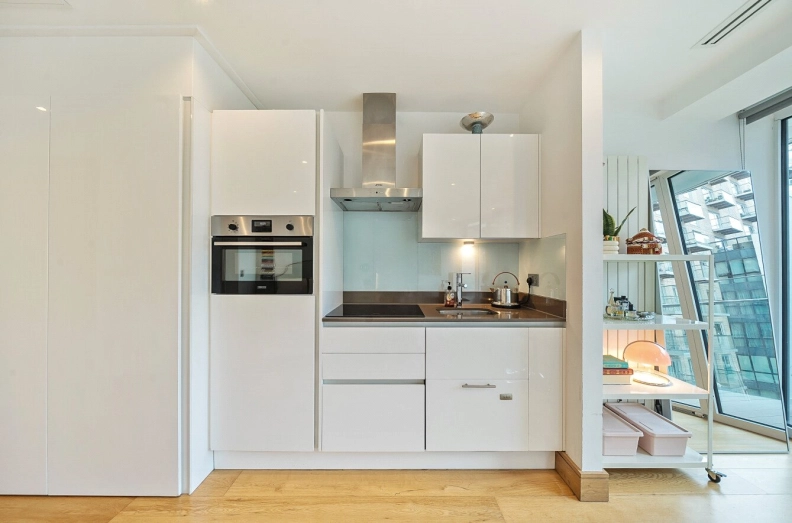 Studio apartments/flats for sale in Crossharbour Plaza, South Quay - E14 view 4