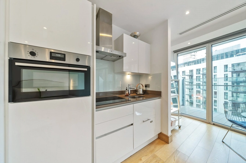 Studio apartments/flats for sale in Crossharbour Plaza, South Quay - E14 view 10