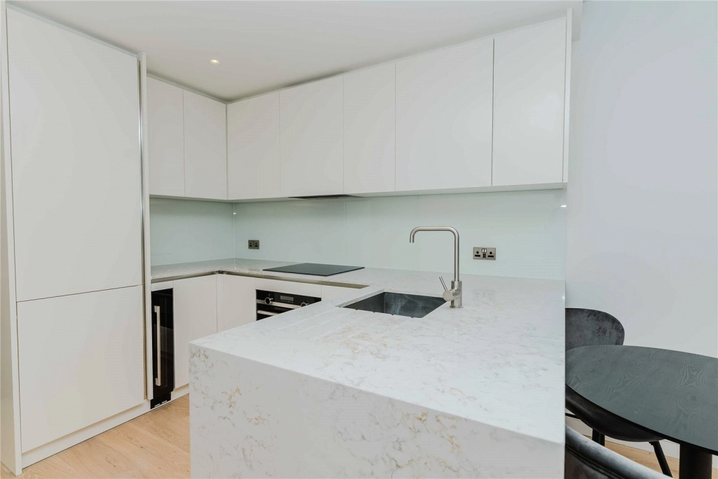 Studio apartments/flats for sale in Marsh Wall, Canary Wharf - E14 view 6