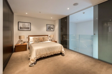 Strand, Temple - WC2R view 3