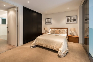 Strand, Temple - WC2R view 4