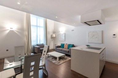 Strand, Temple - WC2R view 2