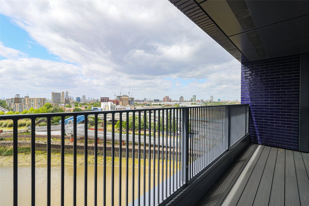 2 bedrooms apartments/flats for sale in Lookout Lane, Canning Town - E14 view 8