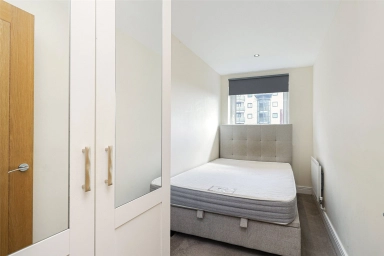 Wards Wharf Approach, Pontoon Dock - E16 view 8