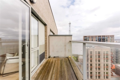 Magellan Boulevard, Gallions Reach - E16 view 12