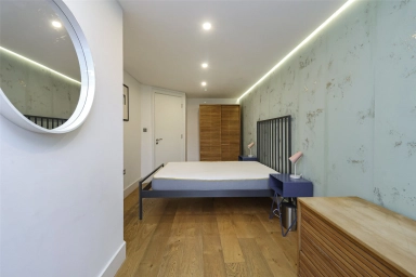 Commercial Road, Whitechapel - E1 view 17