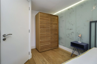 Commercial Road, Whitechapel - E1 view 18