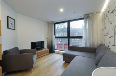 Commercial Road, Whitechapel - E1 view 2