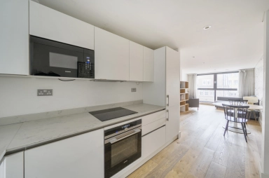Commercial Road, Whitechapel - E1 view 5