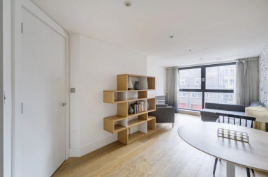 Commercial Road, Whitechapel - E1 view 9