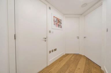 Commercial Road, Whitechapel - E1 view 14